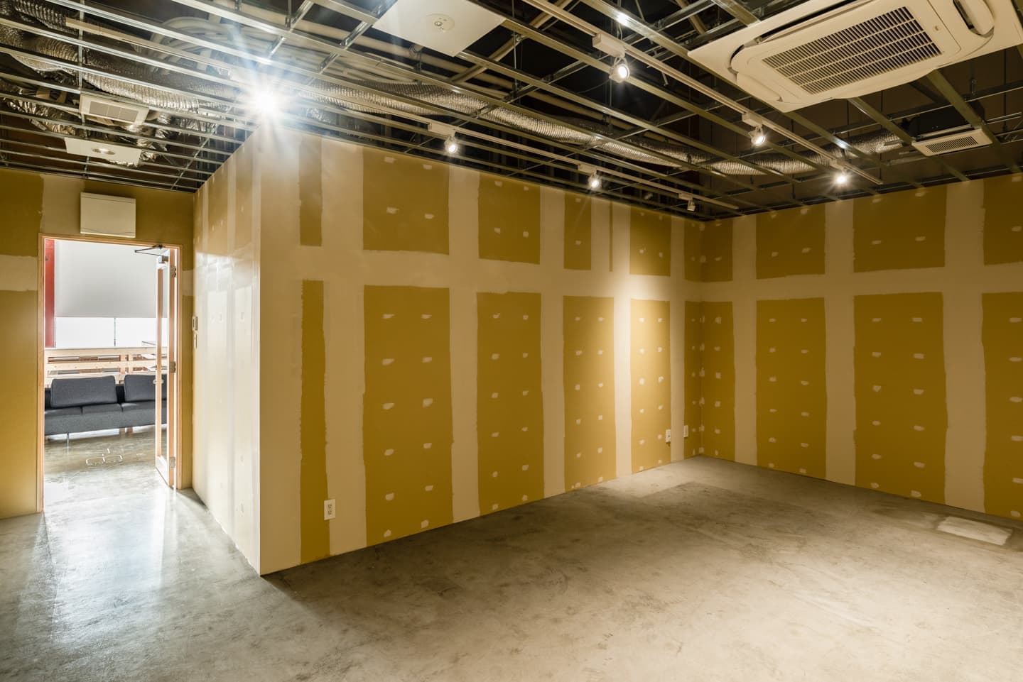 個室工事中の風景