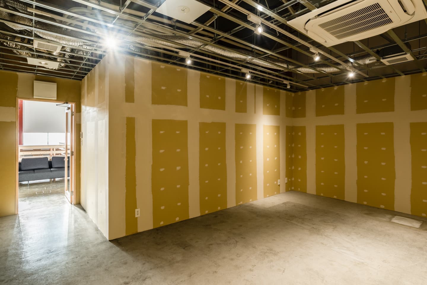 個室工事中の風景